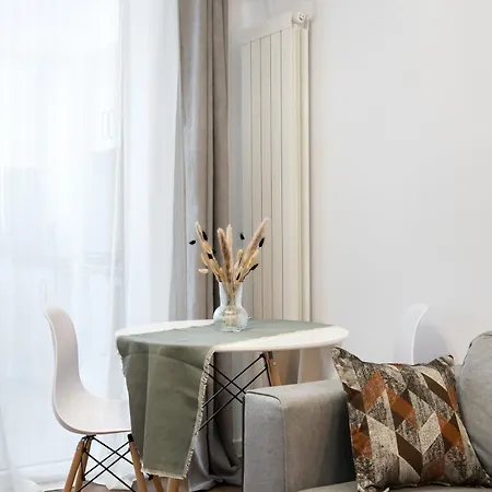 421 Apartment *